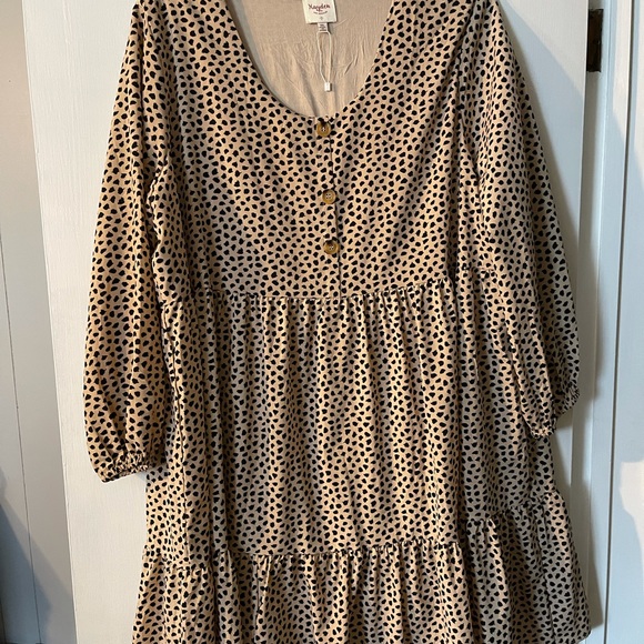Tops - Tan and black spotted top